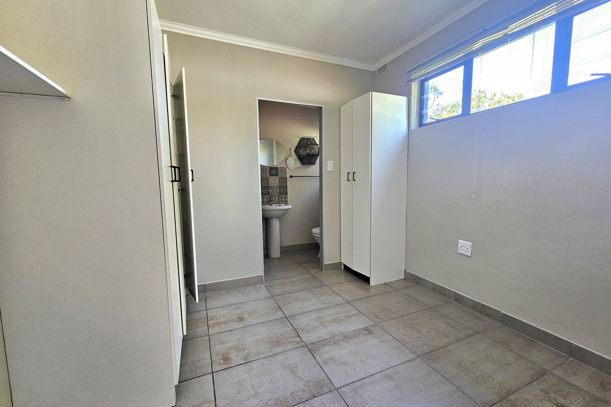 Vincent Heights - Modern, neat Garden Flat with secure parking Including w/e - Photo 2