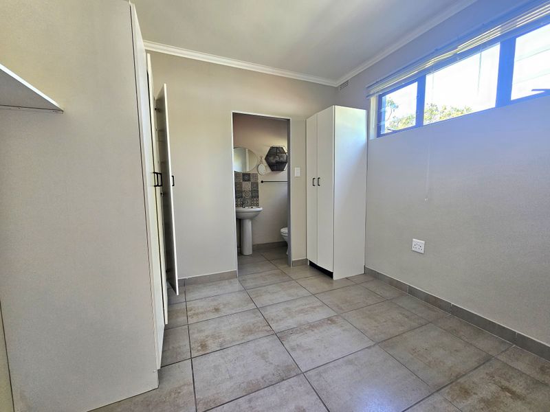 Vincent Heights - Modern, neat Garden Flat with secure parking Including w/e - Photo 2