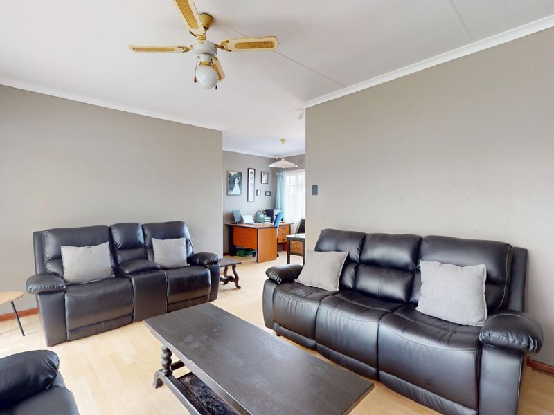 Start Your Property Journey in Style – Space, Potential & Location! - Photo 3