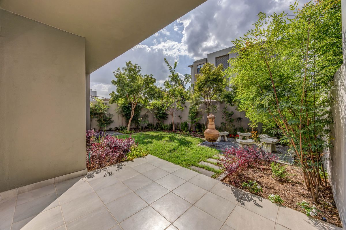 Modern, ground-floor, 3-Bedroom Apartment with sizeable garden - Photo 2