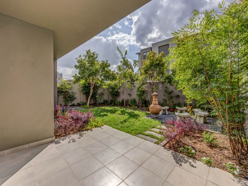 Modern, ground-floor, 3-Bedroom Apartment with sizeable garden - Photo 2