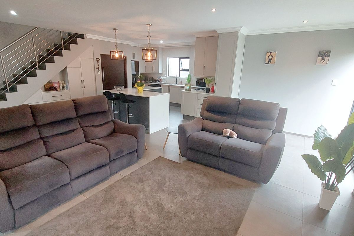 Large Sunning Family home, just move in!! - Photo 5