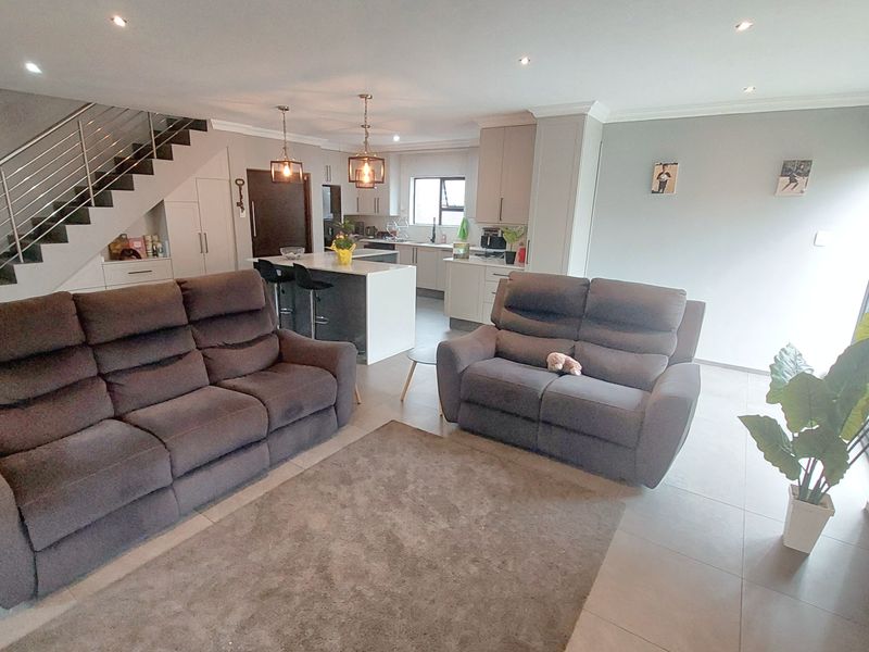 Large Sunning Family home, just move in!! - Photo 5