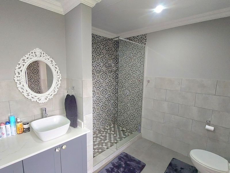 Large Sunning Family home, just move in!! - Photo 10
