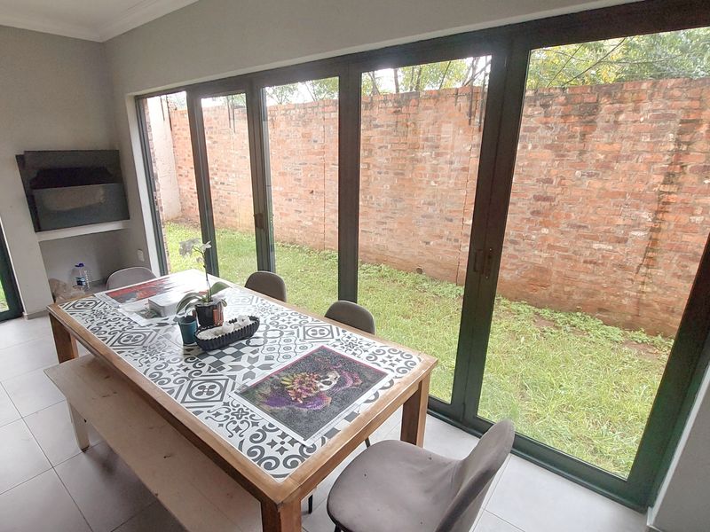 Large Sunning Family home, just move in!! - Photo 10