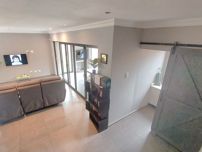 Large Sunning Family home, just move in!! - Photo 9