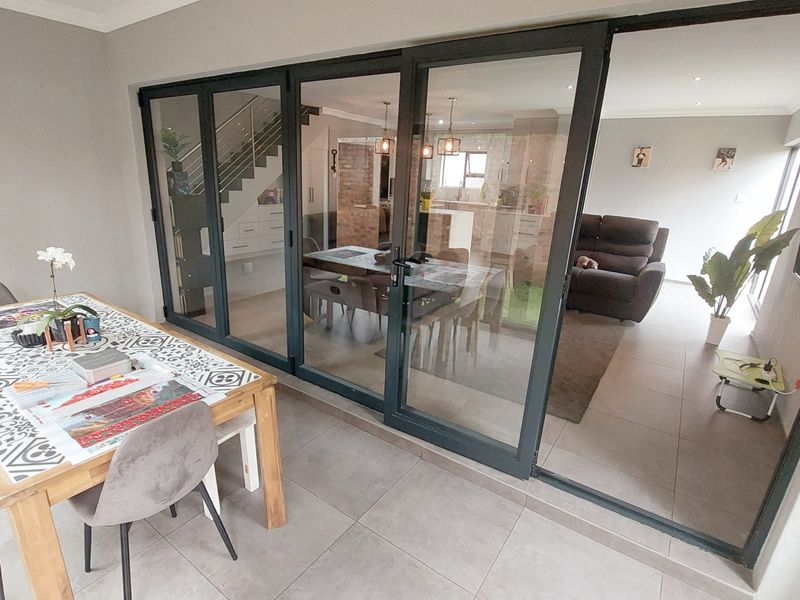 Large Sunning Family home, just move in!! - Photo 7