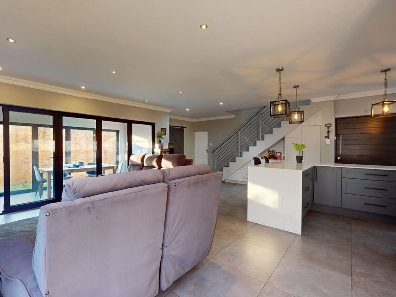 Live Luxury Non-distressed auction. Starting bid from R2 300 000-00 - Photo 5