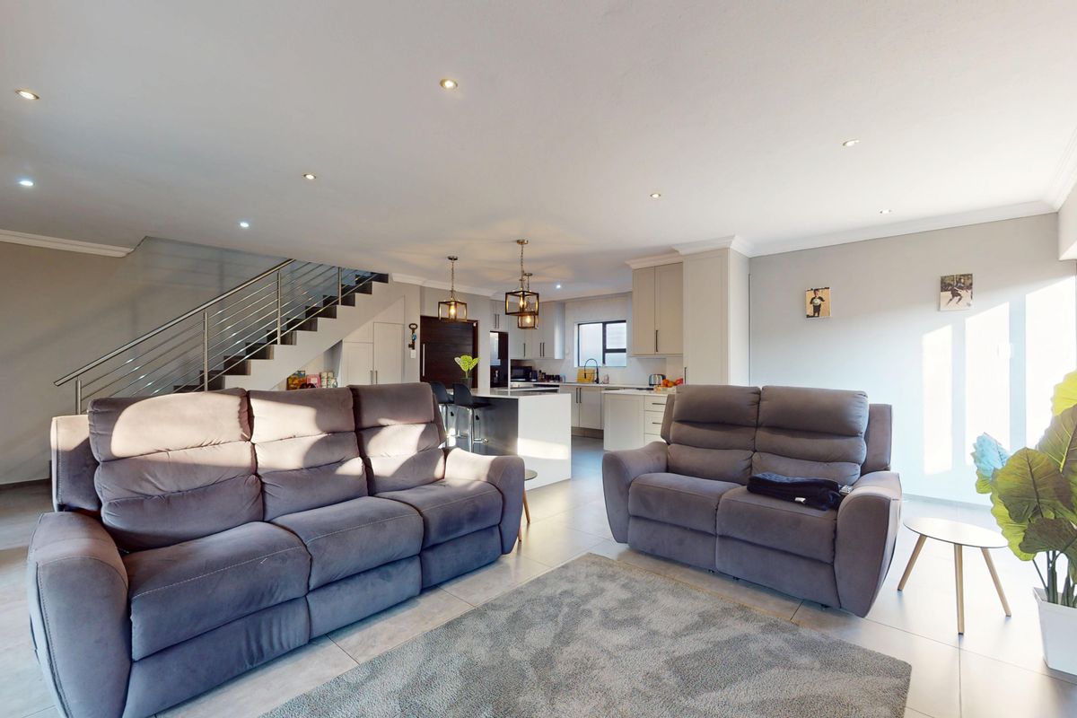 Live Luxury Non-distressed auction. Starting bid from R2 300 000-00 - Photo 4
