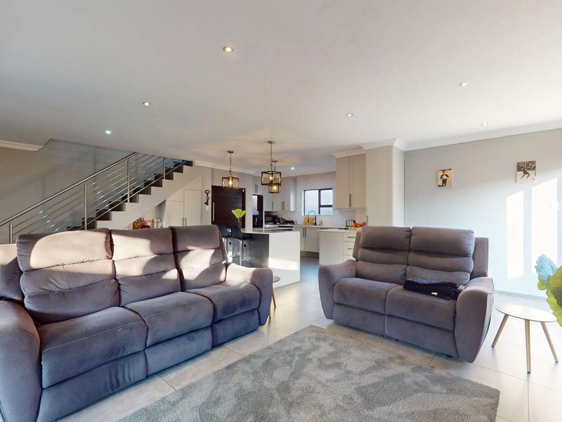Live Luxury Non-distressed auction. Starting bid from R2 300 000-00 - Photo 4