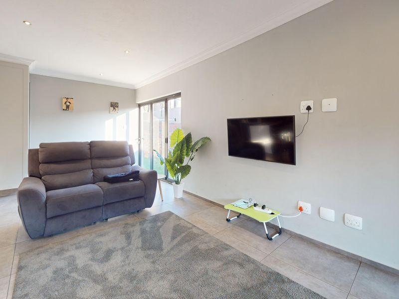Live Luxury Non-distressed auction. Starting bid from R2 300 000-00 - Photo 6
