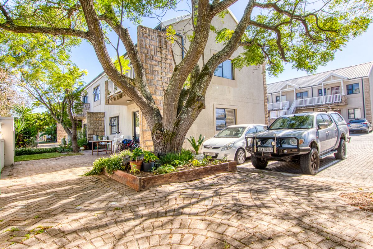 Modern 2 Bedroom Apartment in Secure Somer View Complex - Photo 3