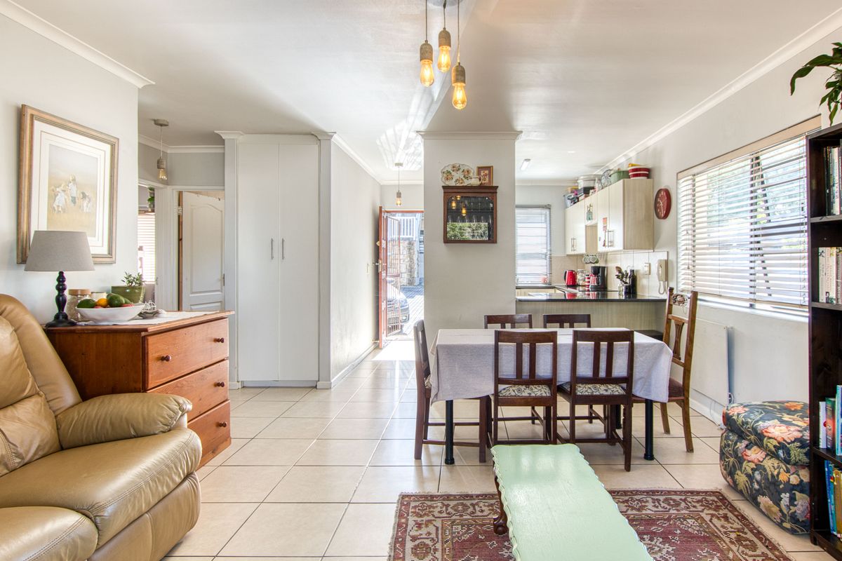 Modern 2 Bedroom Apartment in Secure Somer View Complex - Photo 4