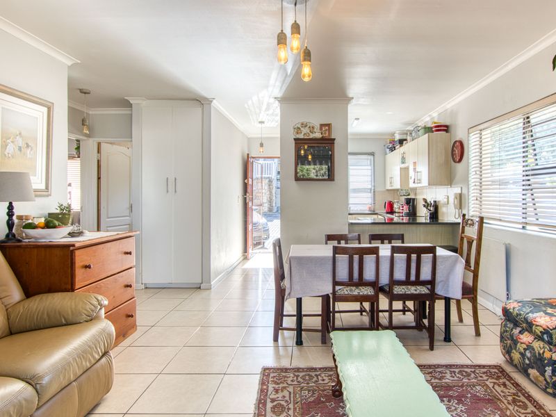 Modern 2 Bedroom Apartment in Secure Somer View Complex - Photo 4