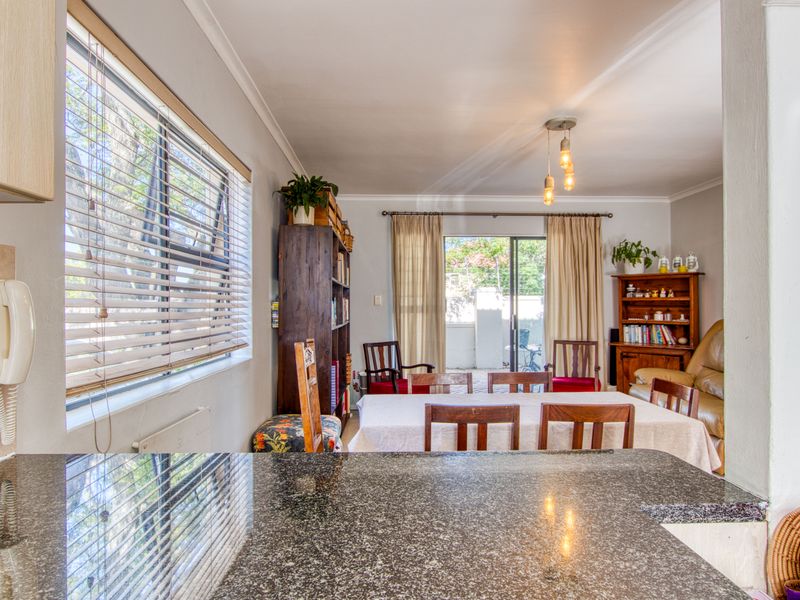 Modern 2 Bedroom Apartment in Secure Somer View Complex - Photo 9