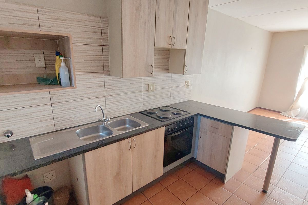 First Time Buyers Dream! - Photo 3