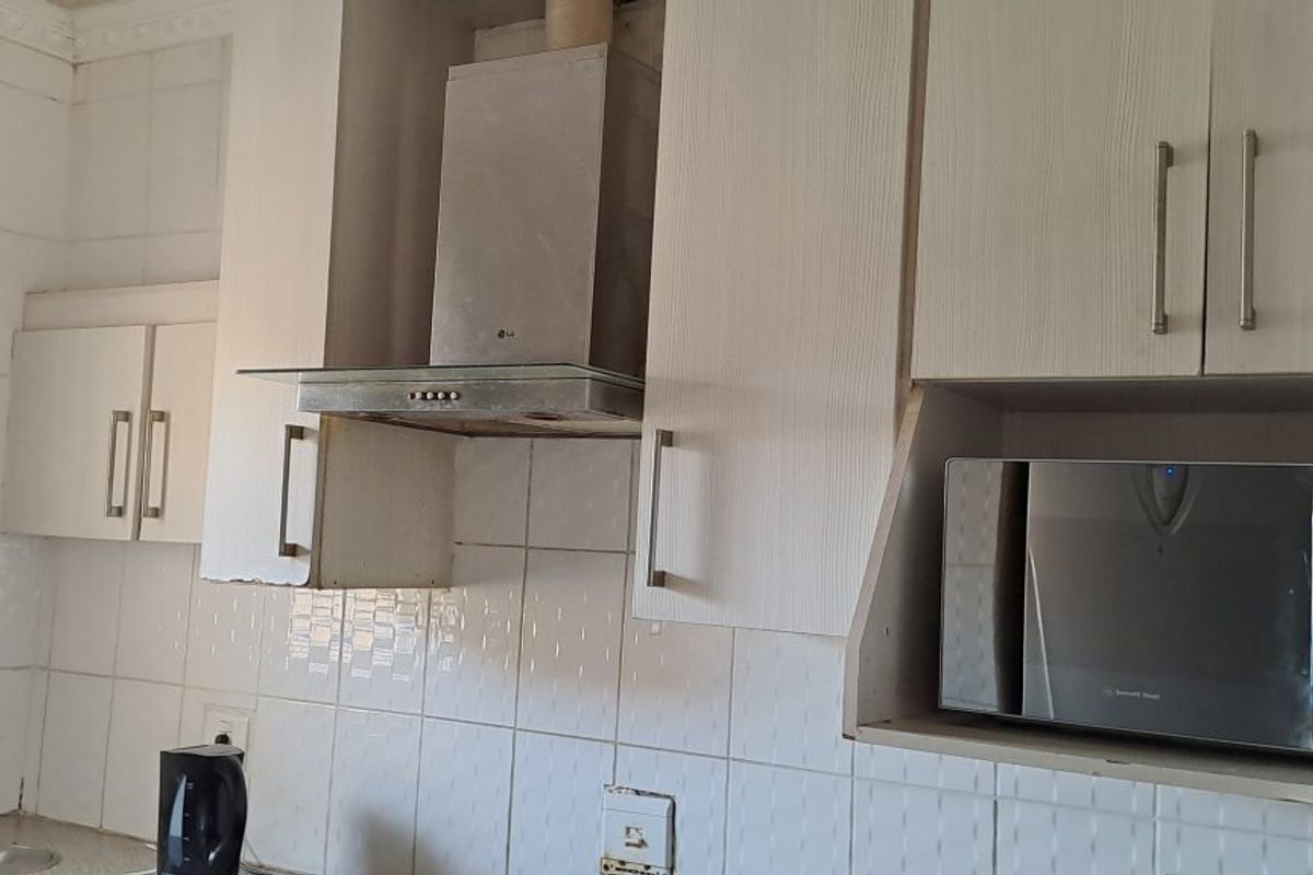 Lifestyle-focused for Modern living in a secure estate environment - Photo 5