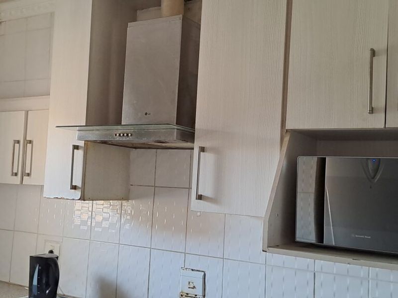 Lifestyle-focused for Modern living in a secure estate environment - Photo 5