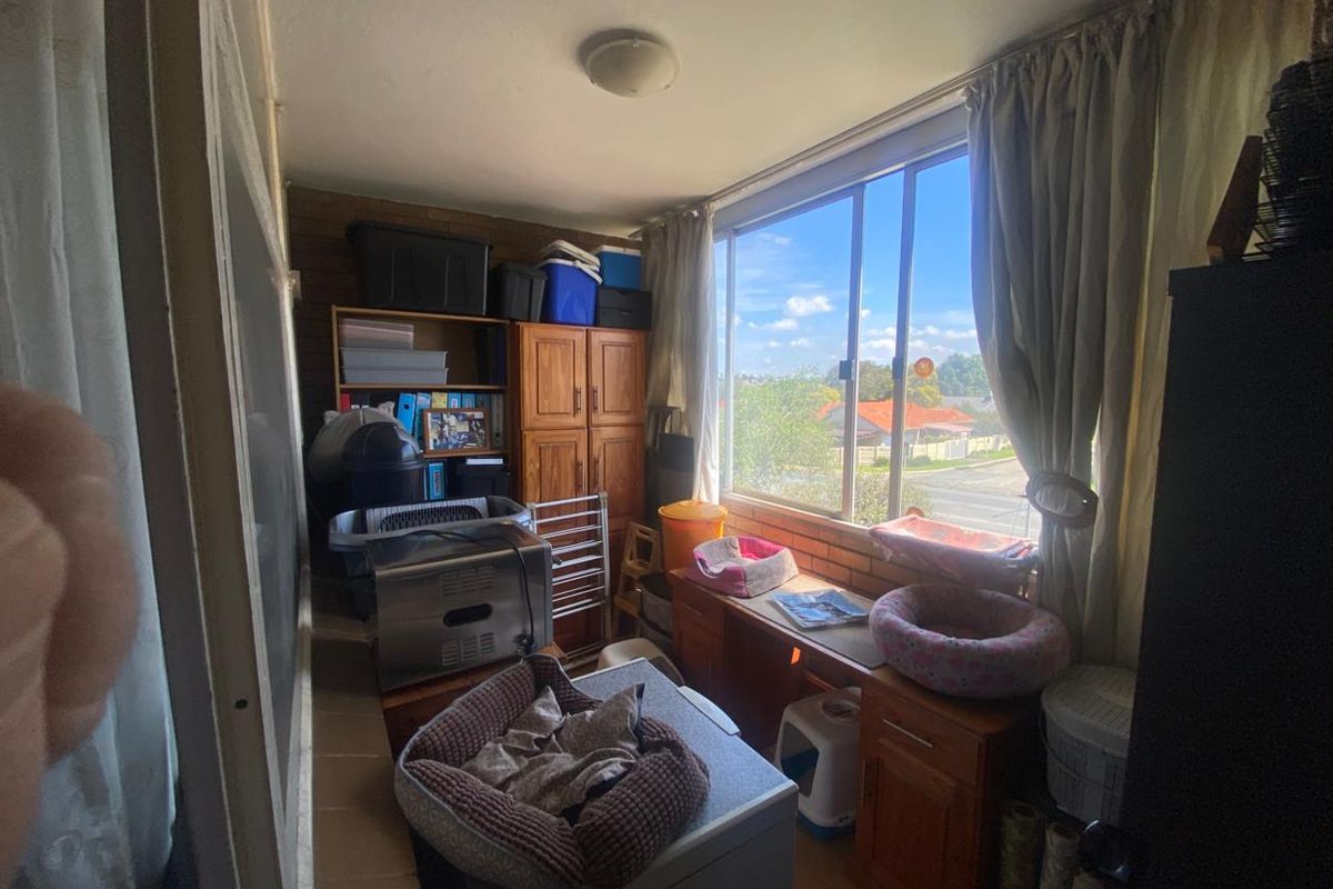 Charming 2-Bedroom Apartment in a Quiet and Secure Eastleigh Complex - Photo 4