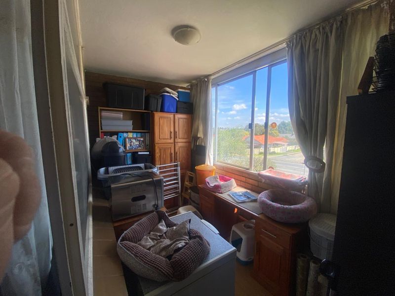 Charming 2-Bedroom Apartment in a Quiet and Secure Eastleigh Complex - Photo 4