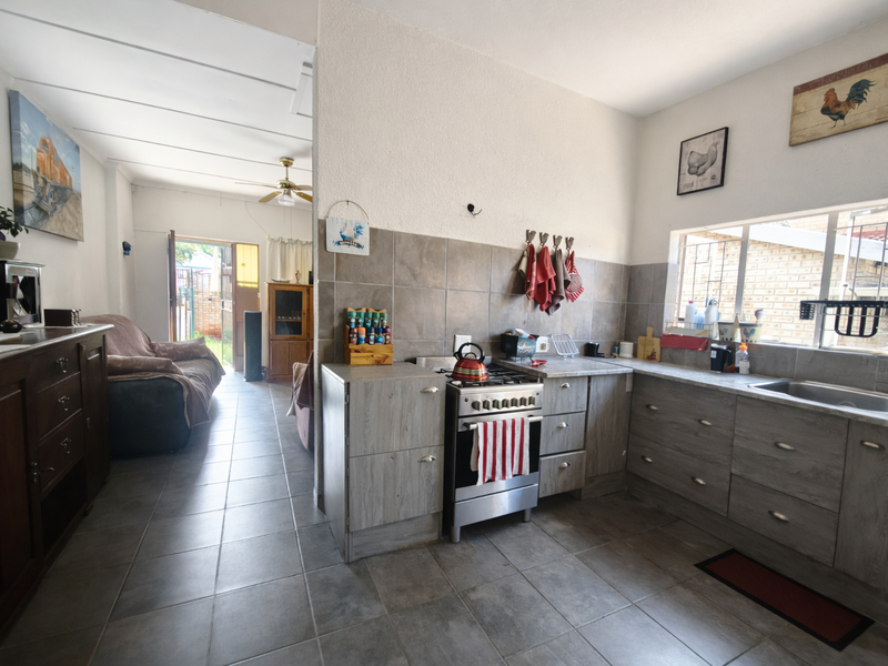 Charming Family Home in Sought-After Protea Park – Priced to Sell! - Photo 3