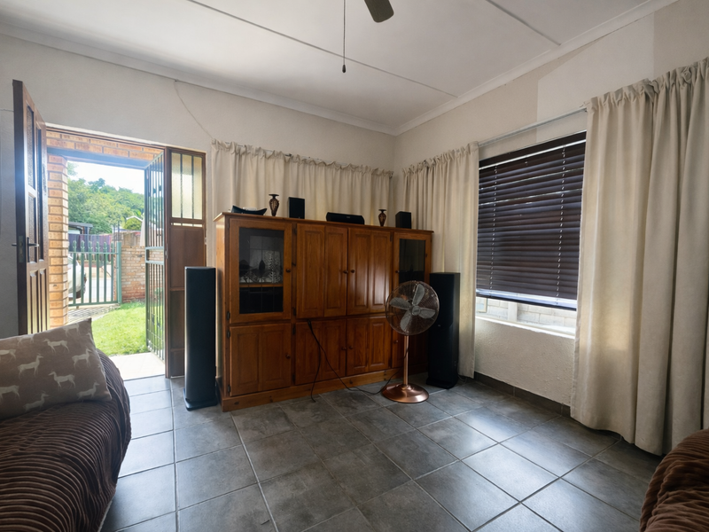 Charming Family Home in Sought-After Protea Park – Priced to Sell! - Photo 7
