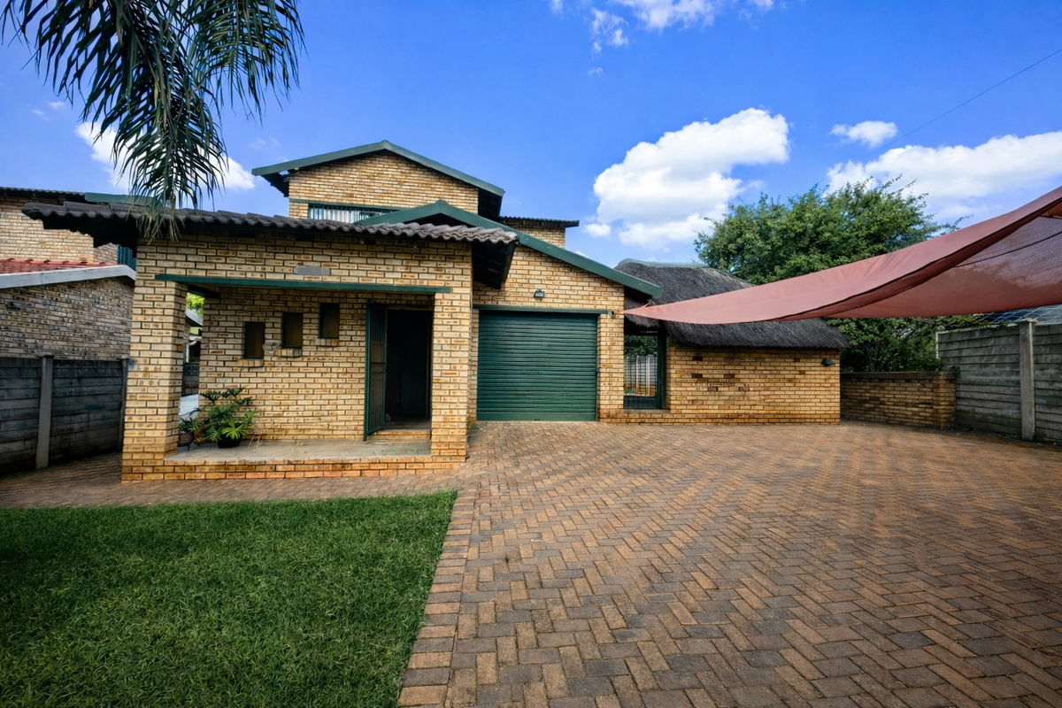 Charming Family Home in Sought-After Protea Park – Priced to Sell! - Photo 2