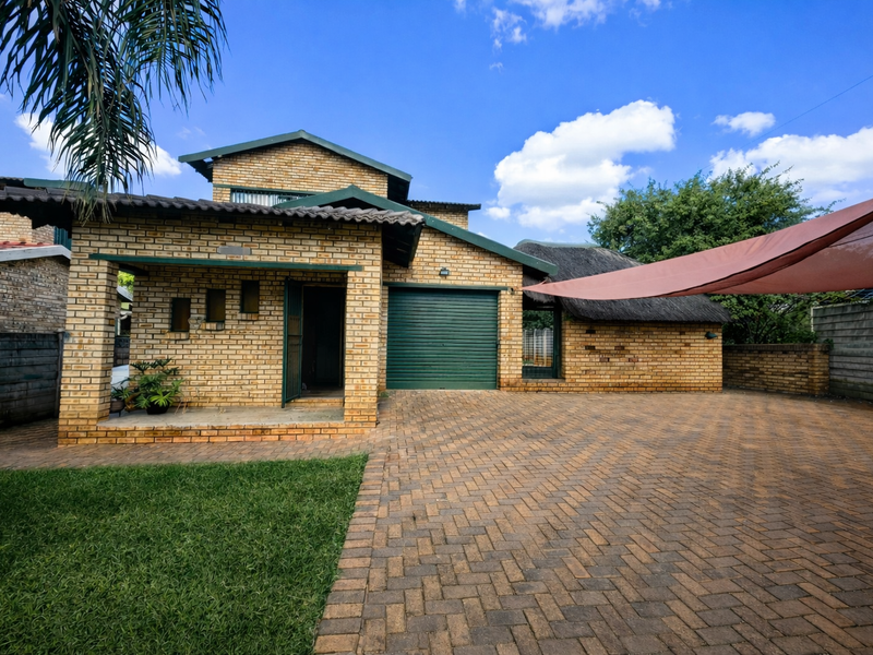 Charming Family Home in Sought-After Protea Park – Priced to Sell! - Photo 2
