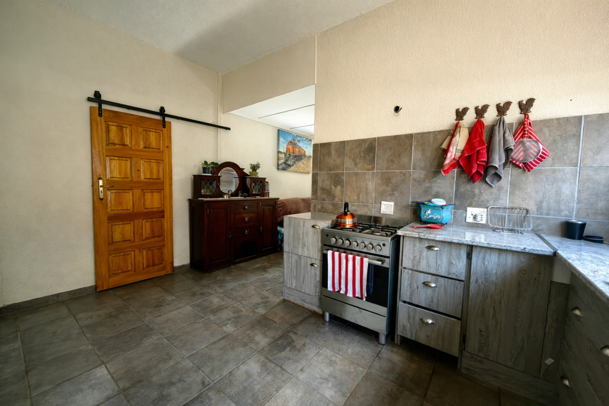 Charming Family Home in Sought-After Protea Park – Priced to Sell! - Photo 4