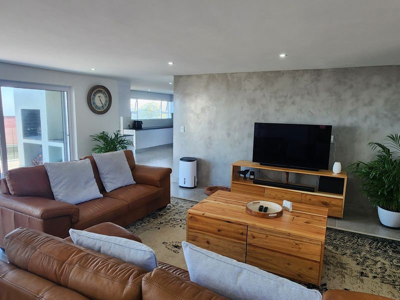 Exquisite coastal living – A modern masterpiece - Photo 5