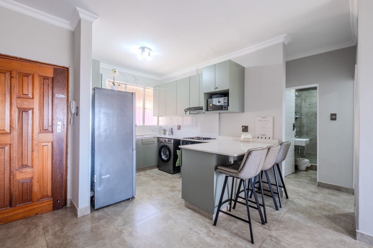 Stepless,  Modern, Seaside Apartment in Umhlanga Rocks with Holiday Rentals - Photo 3