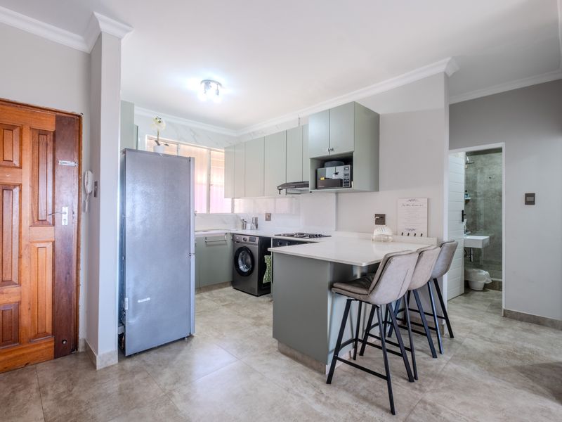 Stepless,  Modern, Seaside Apartment in Umhlanga Rocks with Holiday Rentals - Photo 3