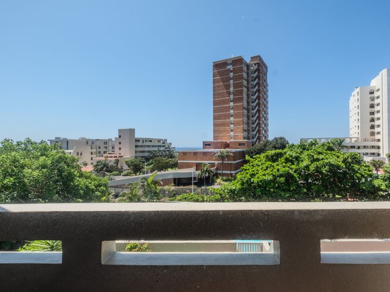 Stepless,  Modern, Seaside Apartment in Umhlanga Rocks with Holiday Rentals - Photo 7