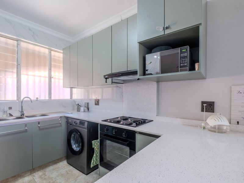 Stepless,  Modern, Seaside Apartment in Umhlanga Rocks with Holiday Rentals - Photo 8