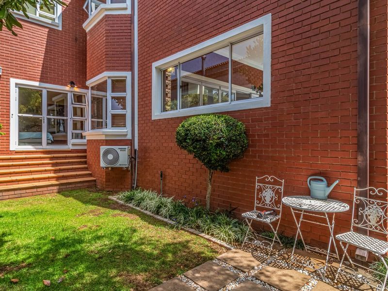 Estate Living At Its Finest! - Photo 6