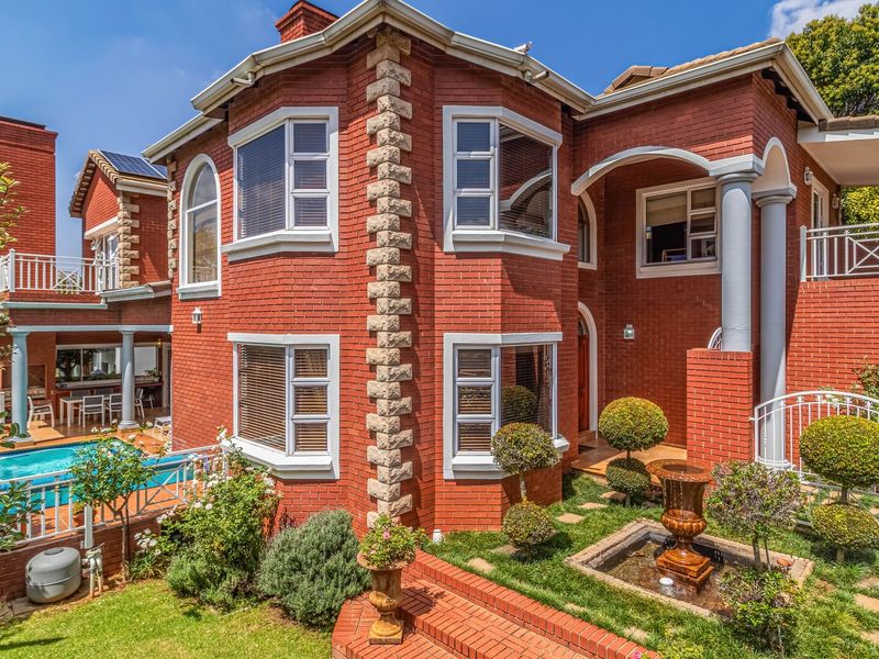 Estate Living At Its Finest! - Photo 5