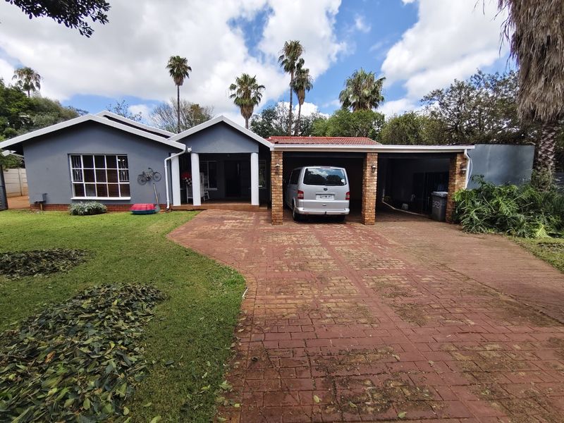 Spacious Family Living with Exceptional Extras - Photo 3