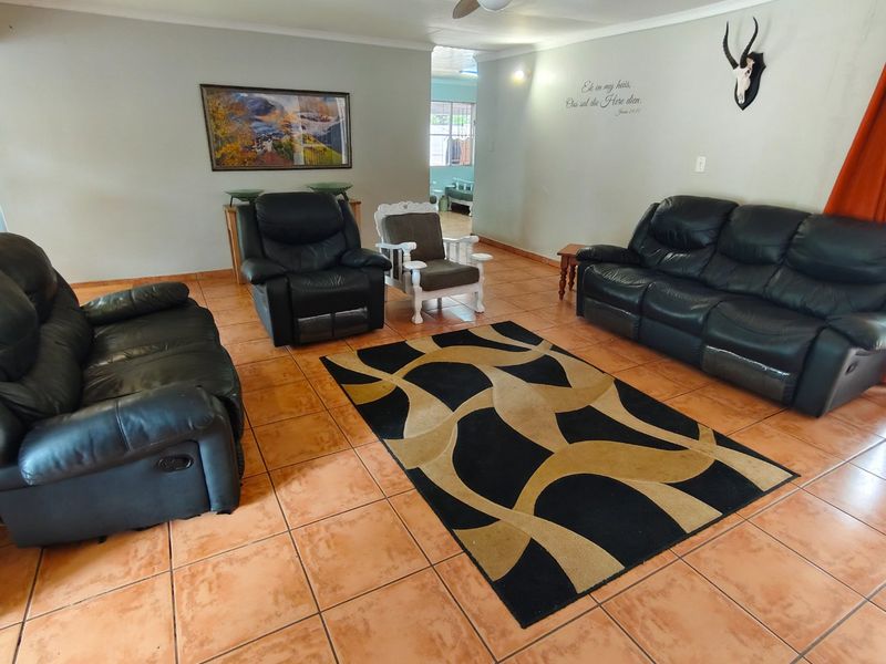 Spacious Family Living with Exceptional Extras - Photo 5