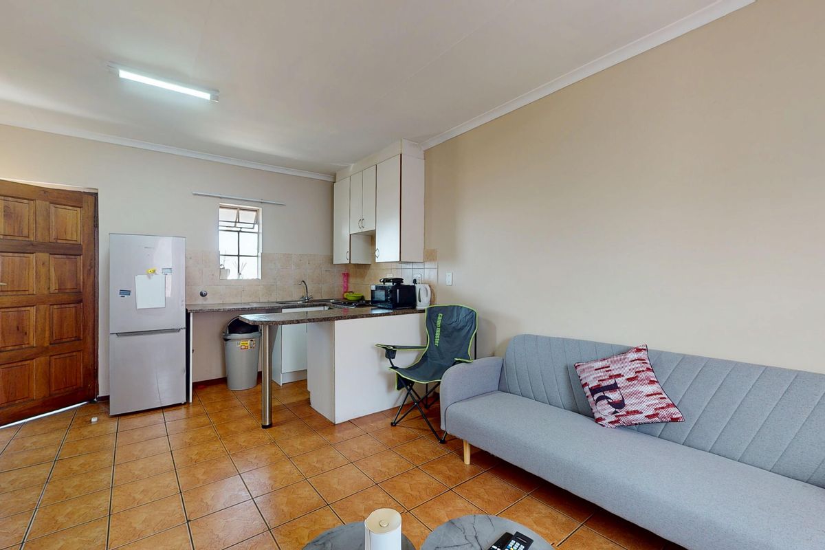 Neat Upstairs Apartment in Ravenswood – Ideal First Buy or Investment - Photo 5