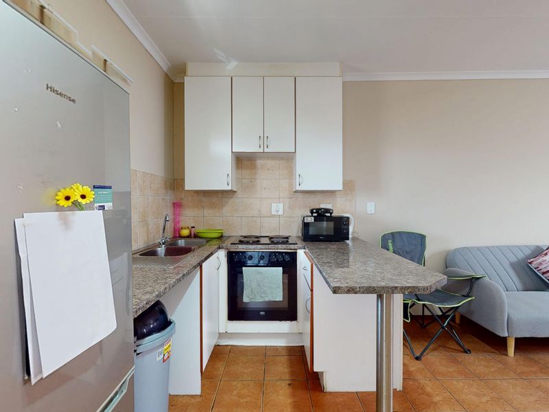 Neat Upstairs Apartment in Ravenswood – Ideal First Buy or Investment - Photo 7