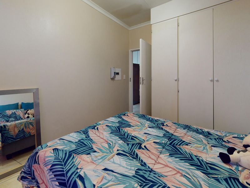 Secure Upstairs Apartment in Ravenswood – Perfect for First-Time Buyers or Investors - Photo 9