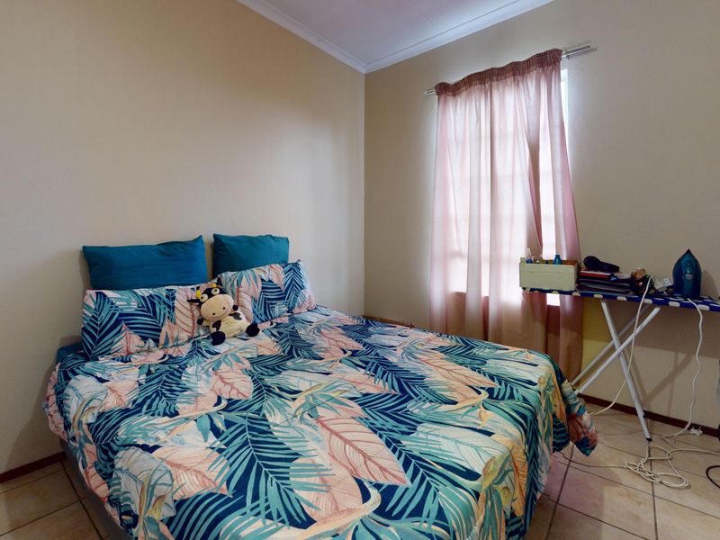 Secure Upstairs Apartment in Ravenswood – Perfect for First-Time Buyers or Investors - Photo 8