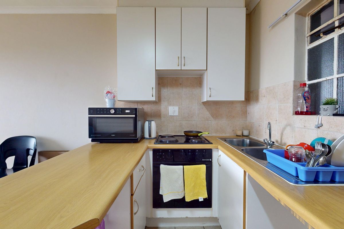 Secure Upstairs Apartment in Ravenswood – Perfect for First-Time Buyers or Investors - Photo 5