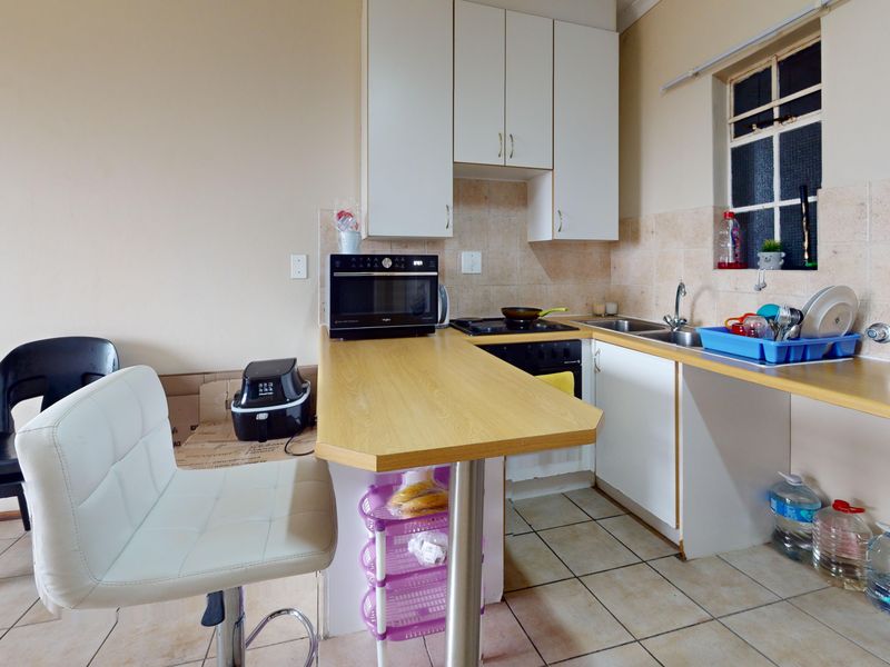 Secure Upstairs Apartment in Ravenswood – Perfect for First-Time Buyers or Investors - Photo 4