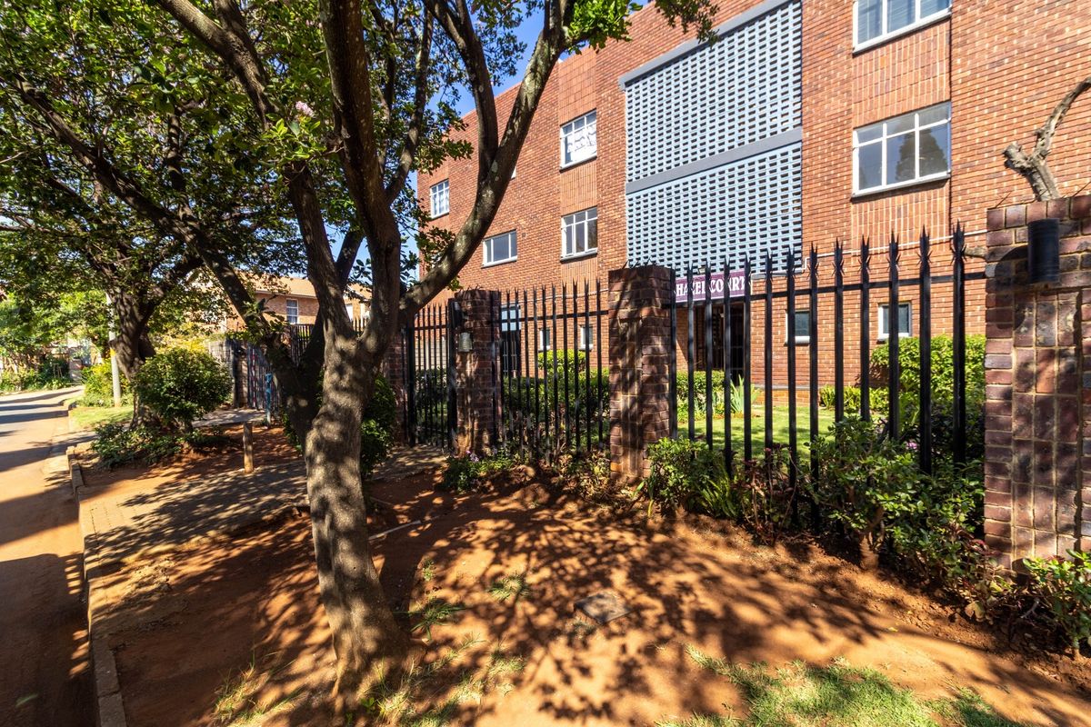 Perfect First Home or High-Return Investment – Location Meets Value! - Photo 3