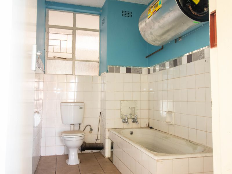 Perfect First Home or High-Return Investment – Location Meets Value! - Photo 9