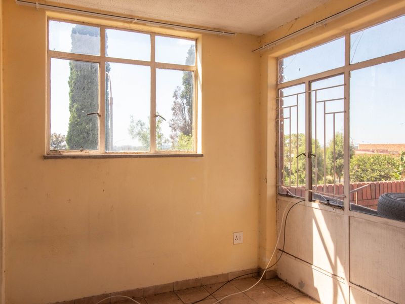 Perfect First Home or High-Return Investment – Location Meets Value! - Photo 8