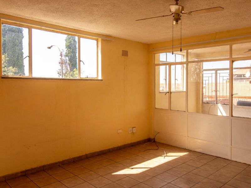 Perfect First Home or High-Return Investment – Location Meets Value! - Photo 6