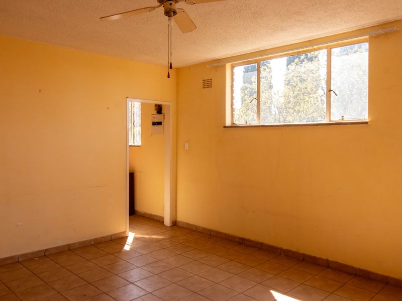 Perfect First Home or High-Return Investment – Location Meets Value! - Photo 4