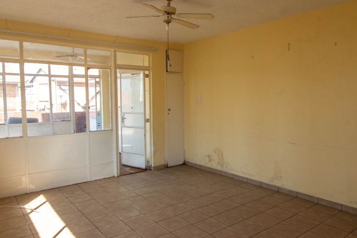 Perfect First Home or High-Return Investment – Location Meets Value! - Photo 5